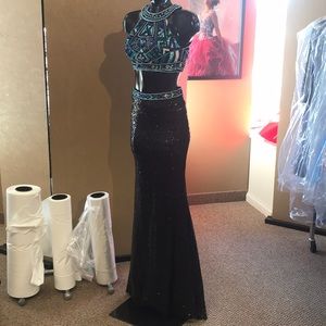 Tony Bowls size 4 two piece prom dress